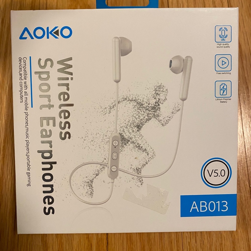Aoko wireless sport earphones in white color